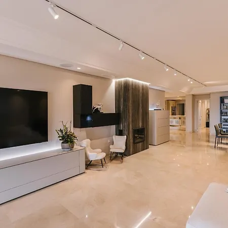 Luxury Sea Views * Μαρμπέλλα